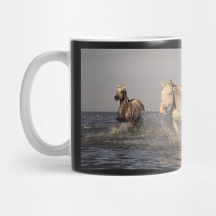 WILD HORSES RUNNING ALONG THE BEACH DESIGN Mug